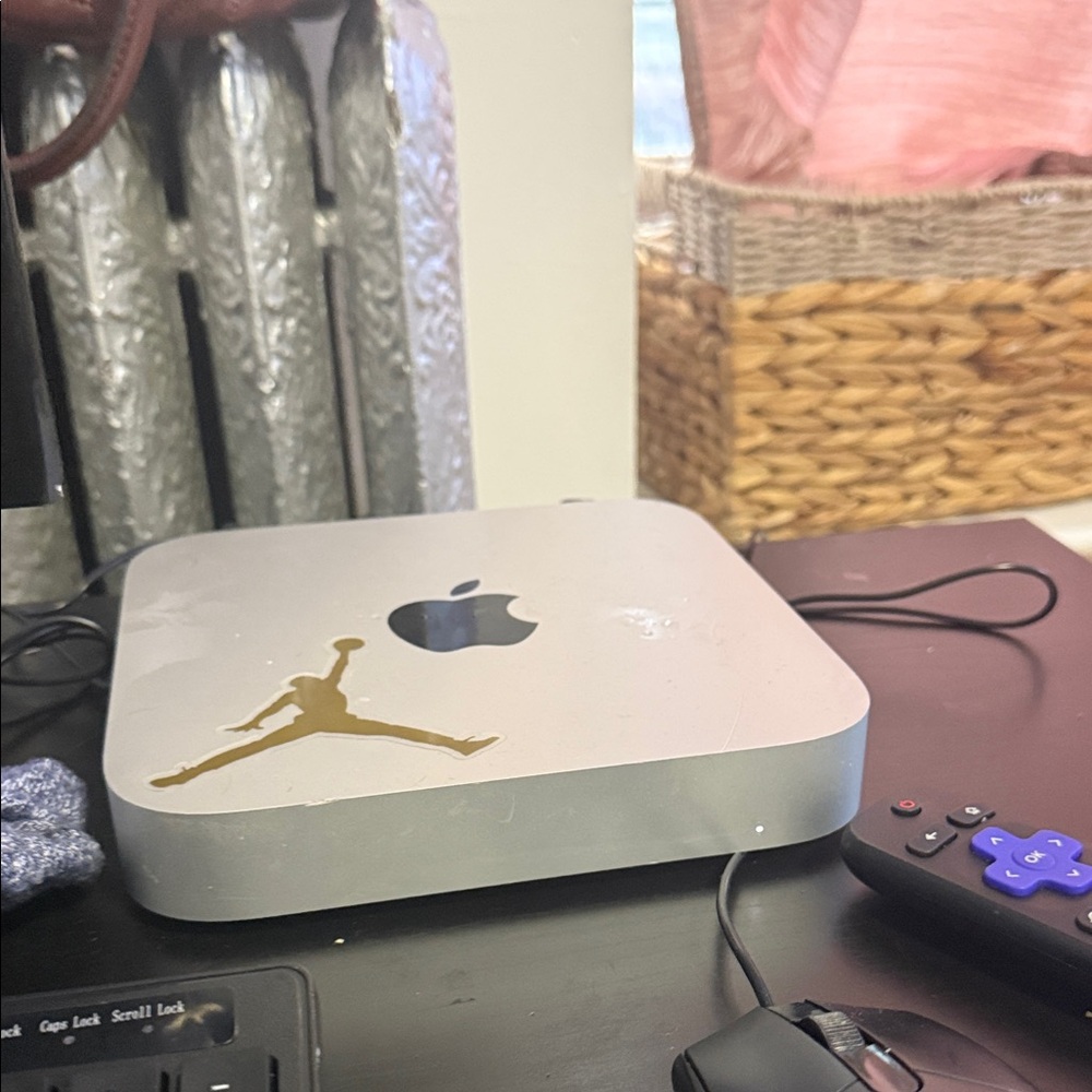 Apple Silver Desktop Computer - Picture 1 of 1
